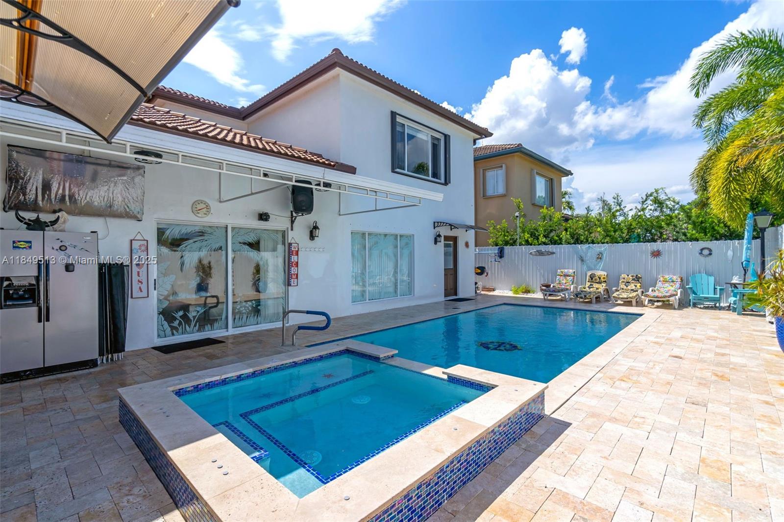 LAROC ESTATES - Residential