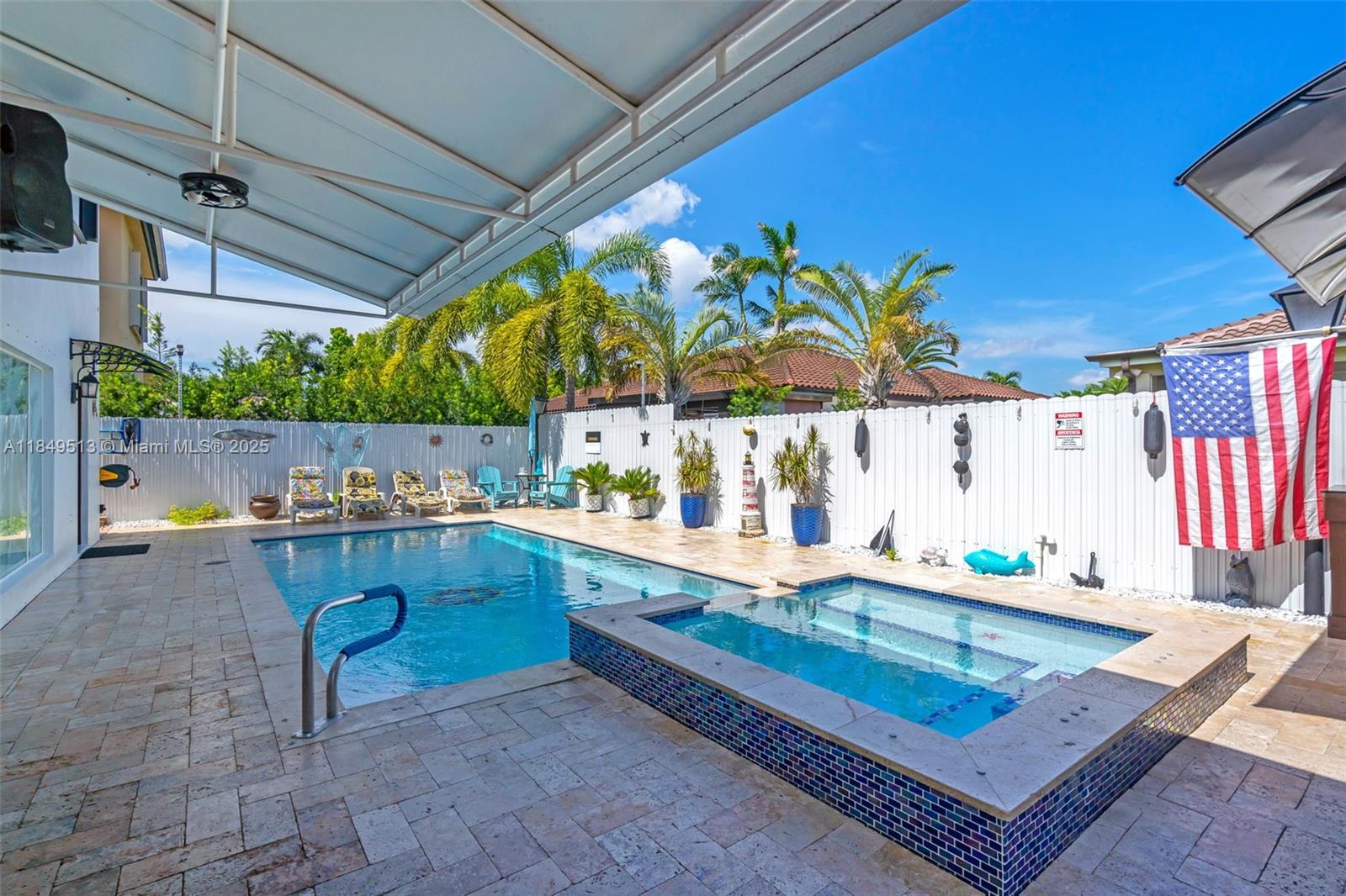 LAROC ESTATES - Residential