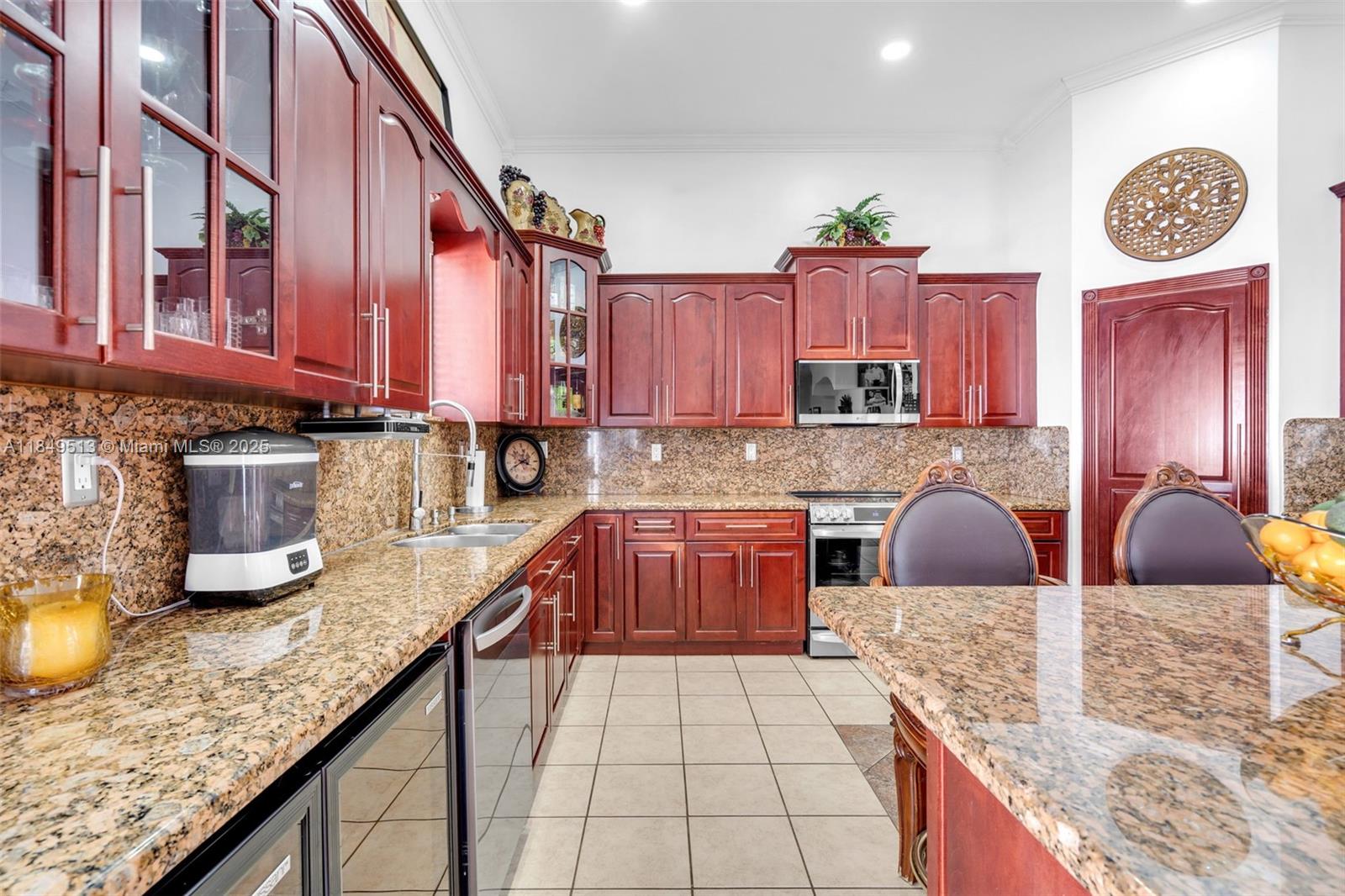 LAROC ESTATES - Residential