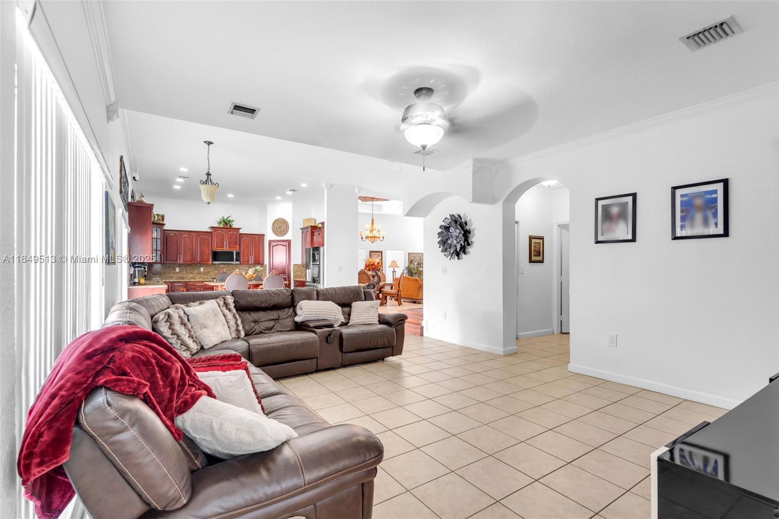 LAROC ESTATES - Residential