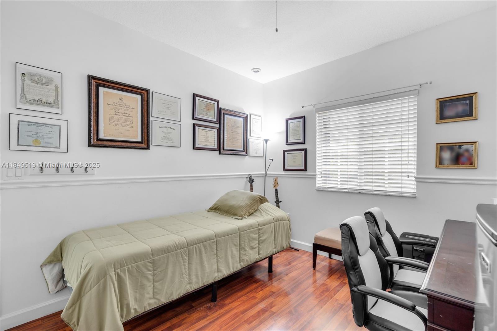 LAROC ESTATES - Residential