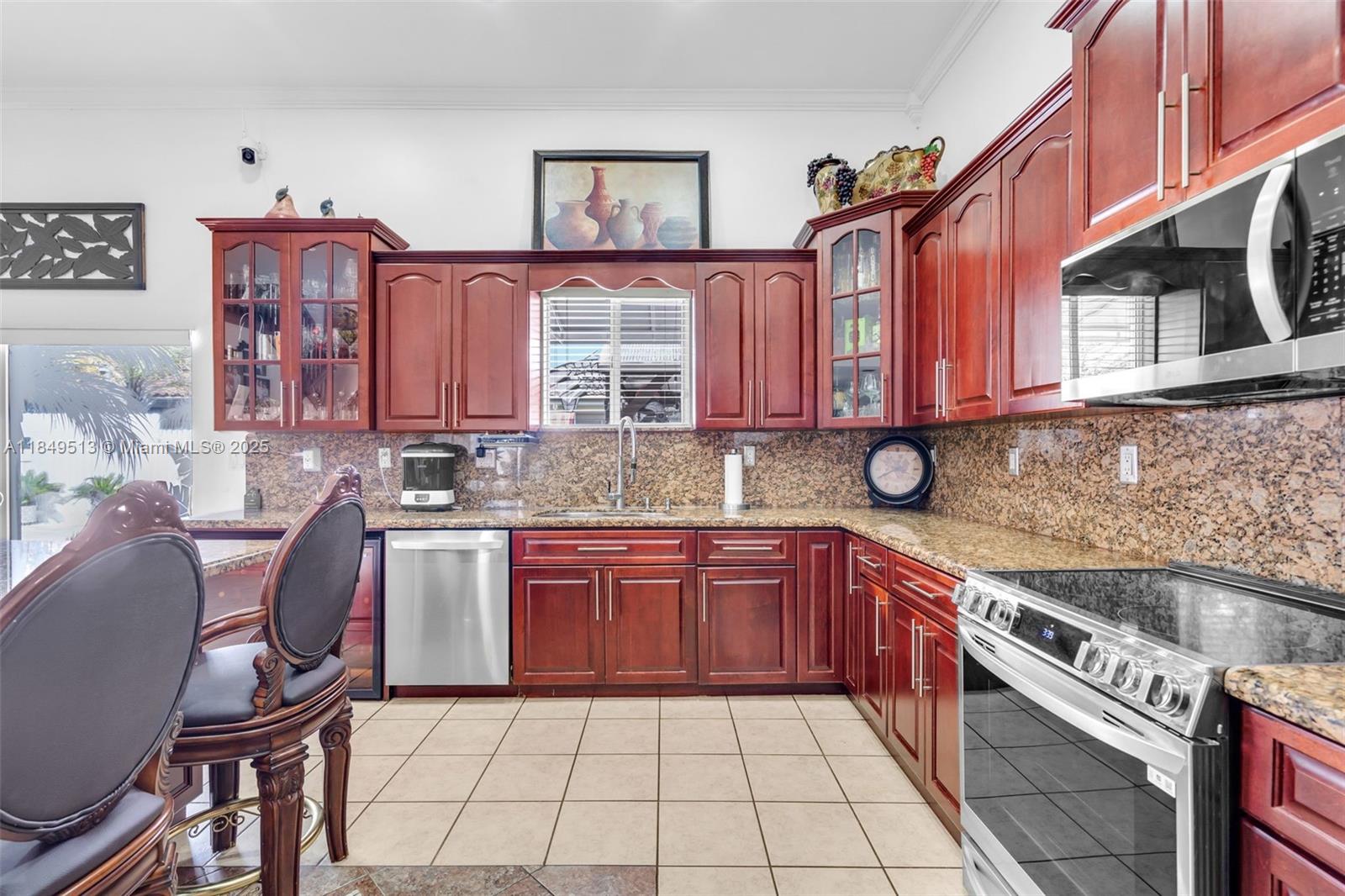 LAROC ESTATES - Residential