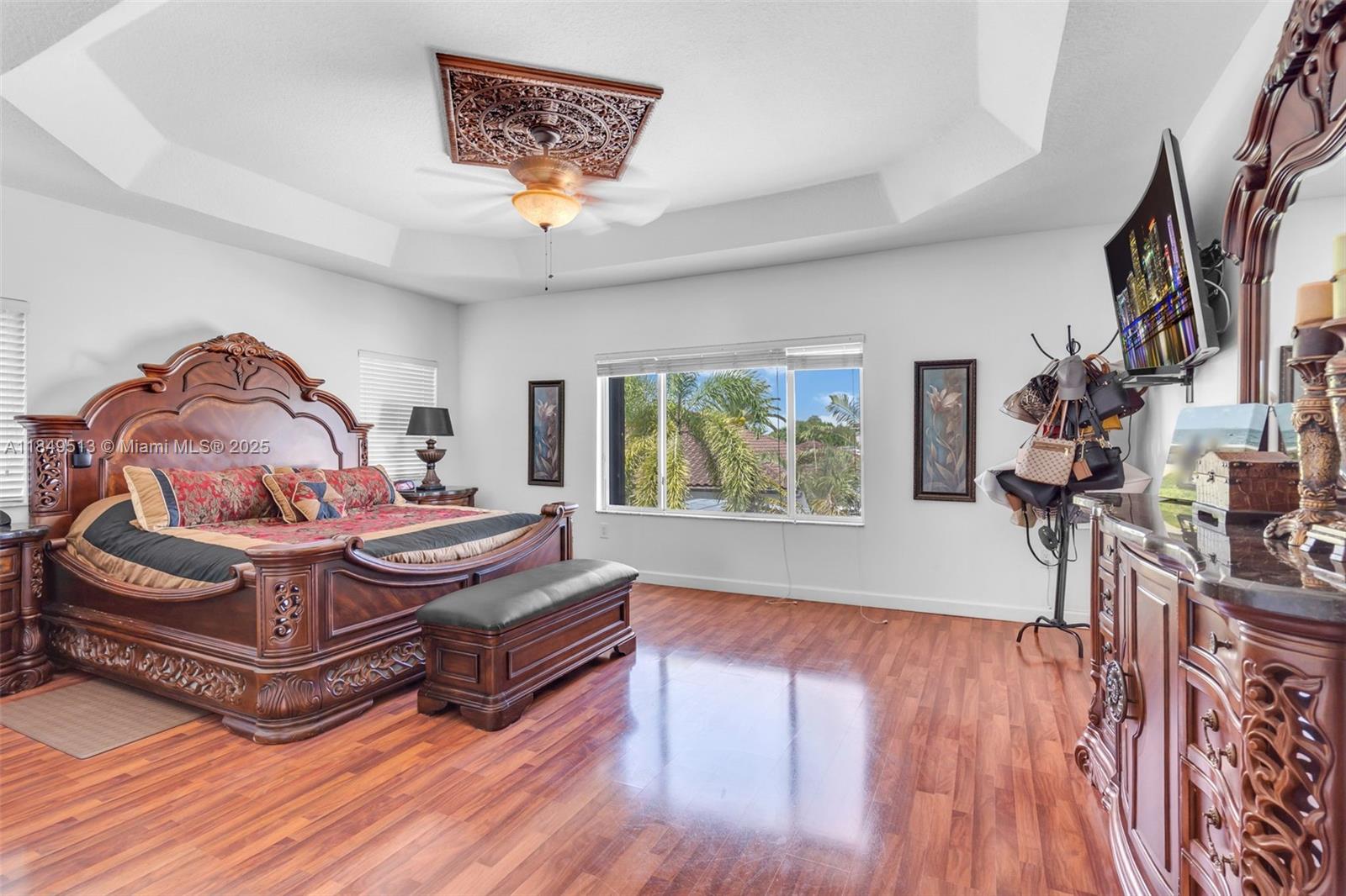 LAROC ESTATES - Residential