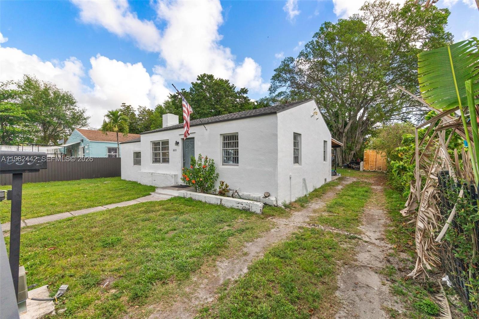 EDISON HEIGHTS - Residential