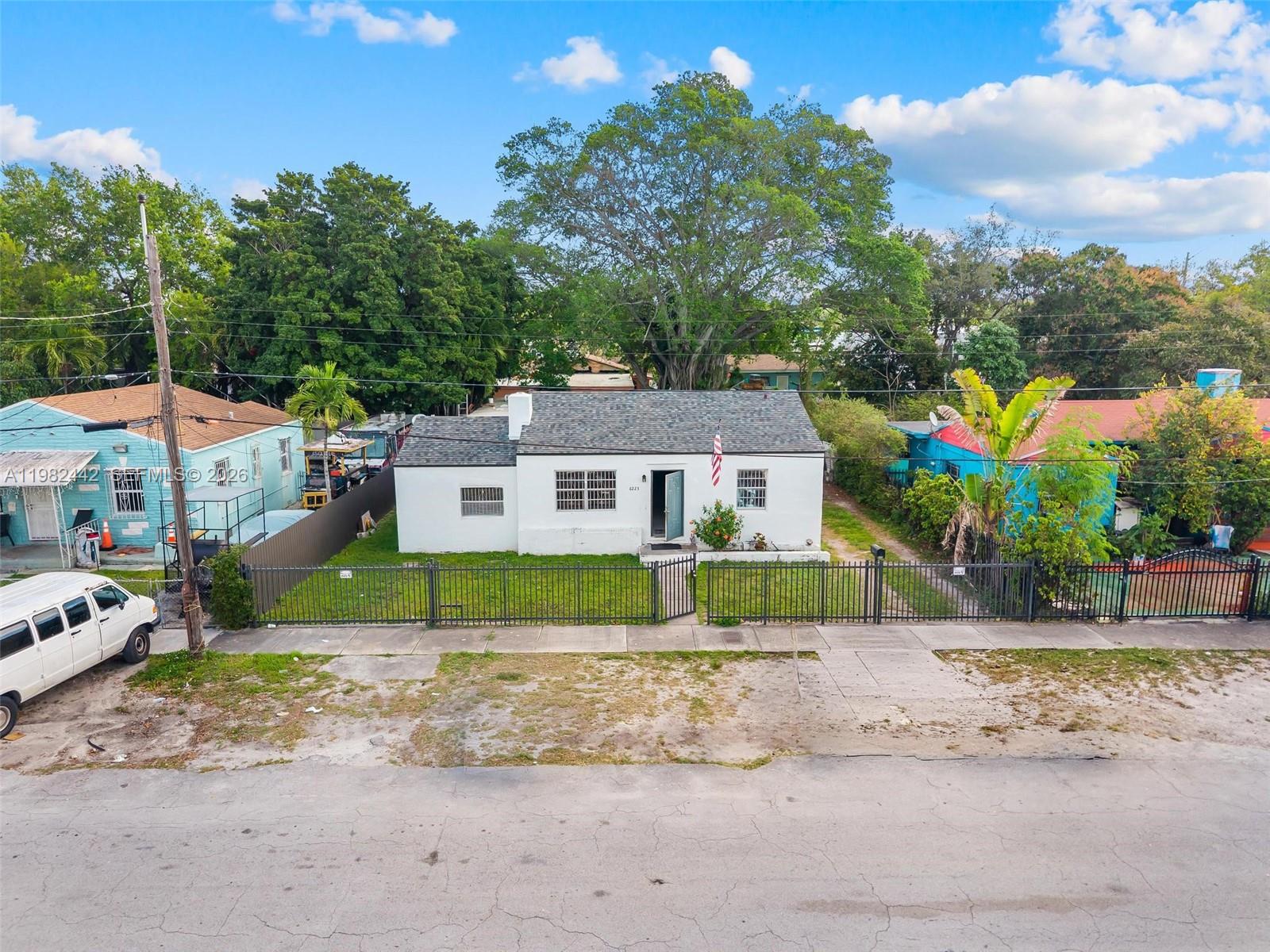 EDISON HEIGHTS - Residential