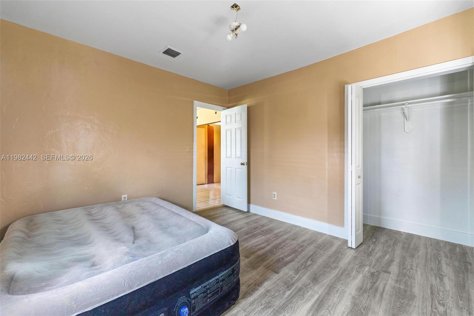 EDISON HEIGHTS - Residential