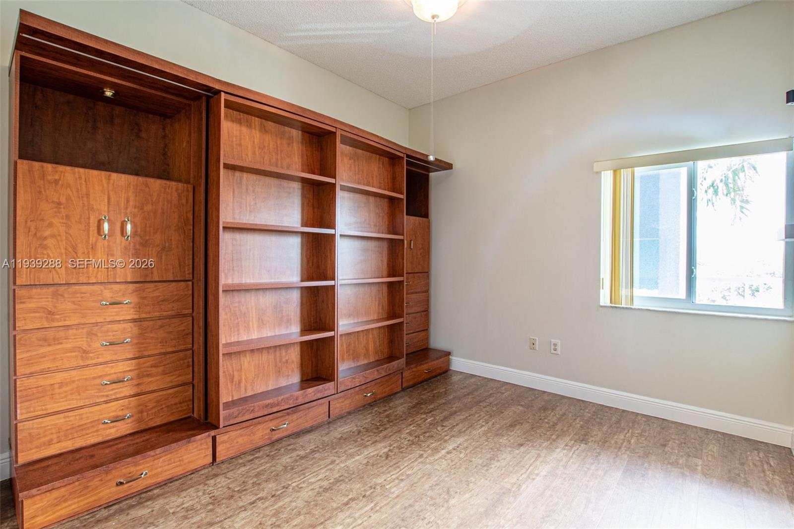 GRANVILLE CONDOMINIUM G - Residential