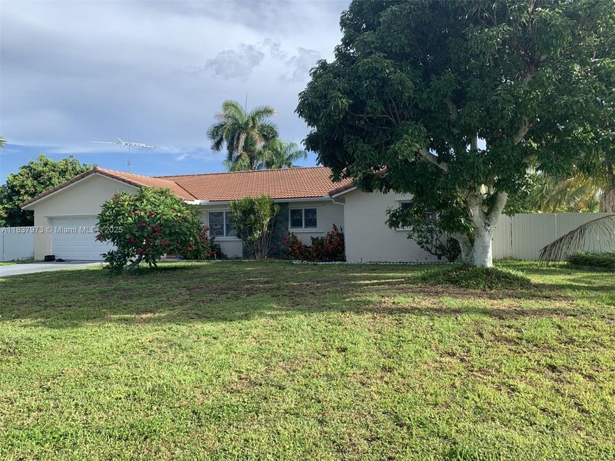 Green Hills Estate Home . Fantastic 4 bedroom  2 bath with a  two car garage pool home located  on quiet  cul-de-sac.  Large  Kitchen features all wood cabinets, quartz countertop.,3 pantries for lots of storage, built in spice racks and cutlery trays, lazy Susans  in corner cabinets. . Large family and living room. All bedrooms will accommodate a queen or king size bed. Room for 4 cars on driveway.  Formal dining room. 
Home is located in-between 2 entrance/exits to turnpike for quick access. Minutes to Zoo Miami, Publix, Super Walmart. NO HOA! $$This house come with a REDUCED RATE through the seller's preferred lender. This is a lender paid rate buydown that reduces the buyer's interest rate and monthly payment.$$