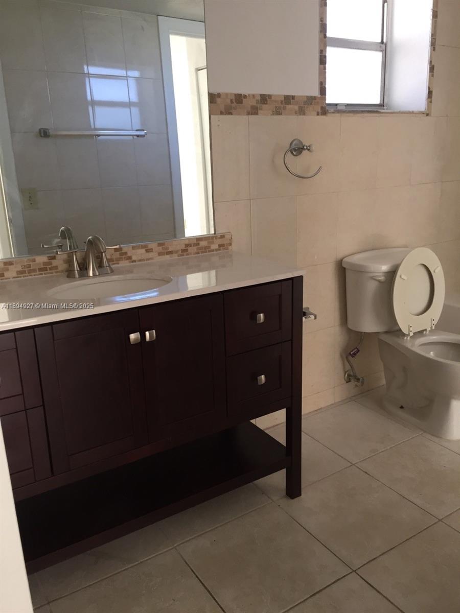 View photos, virtual tours, details... 13100 SW 92nd Ave A-PH7