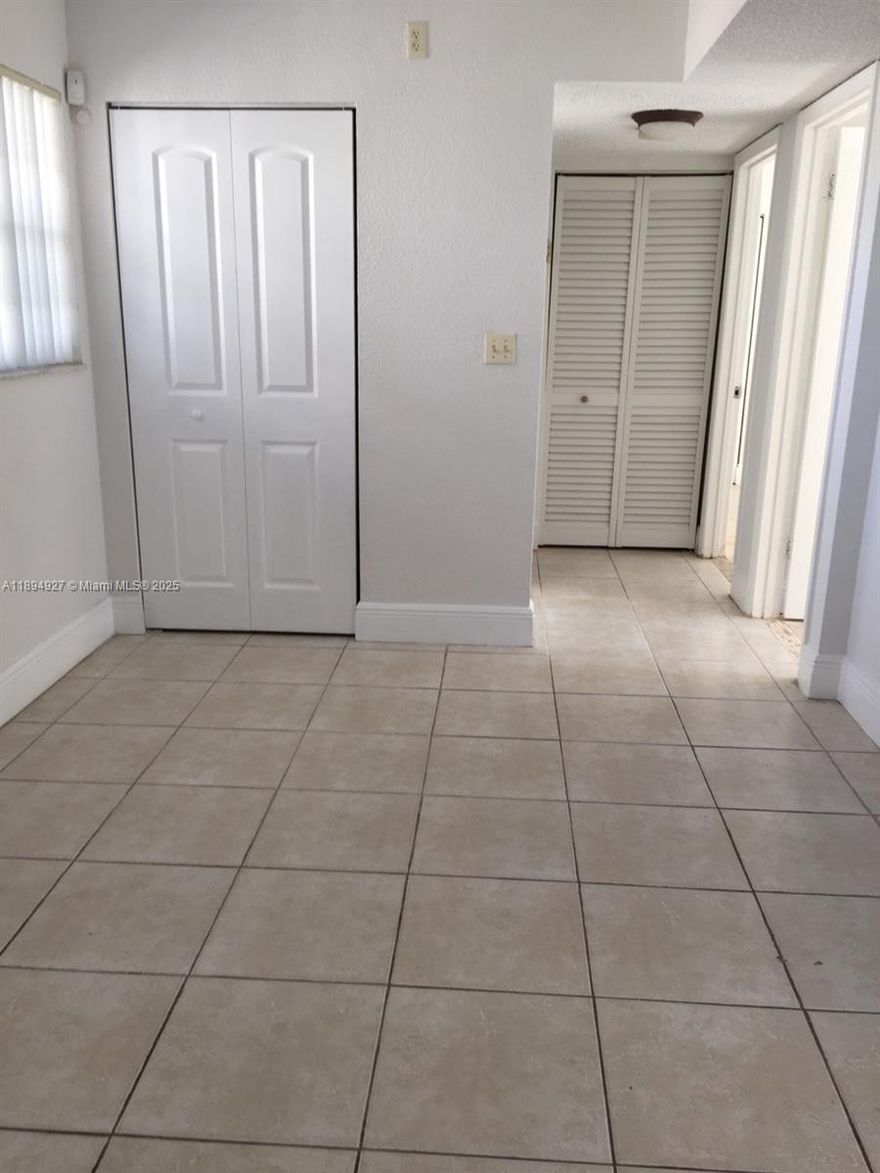 Beautiful 2-bedroom, 1-bath Penthouse condo with a private balcony located in the desirable Falls area. Features elegant marble floors, granite countertops, and fresh paint throughout. Excellent location close to top-rated schools, shopping, dining, and major highways.
