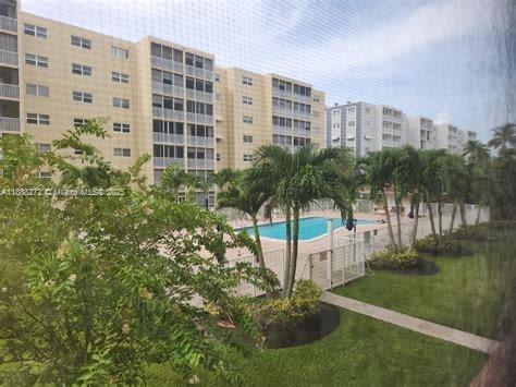 MEADOWBROOK TOWERS CONDO - Residential
