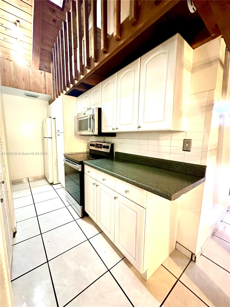 VILLAGE TOWNHOUSES JACARA - Residential Lease
