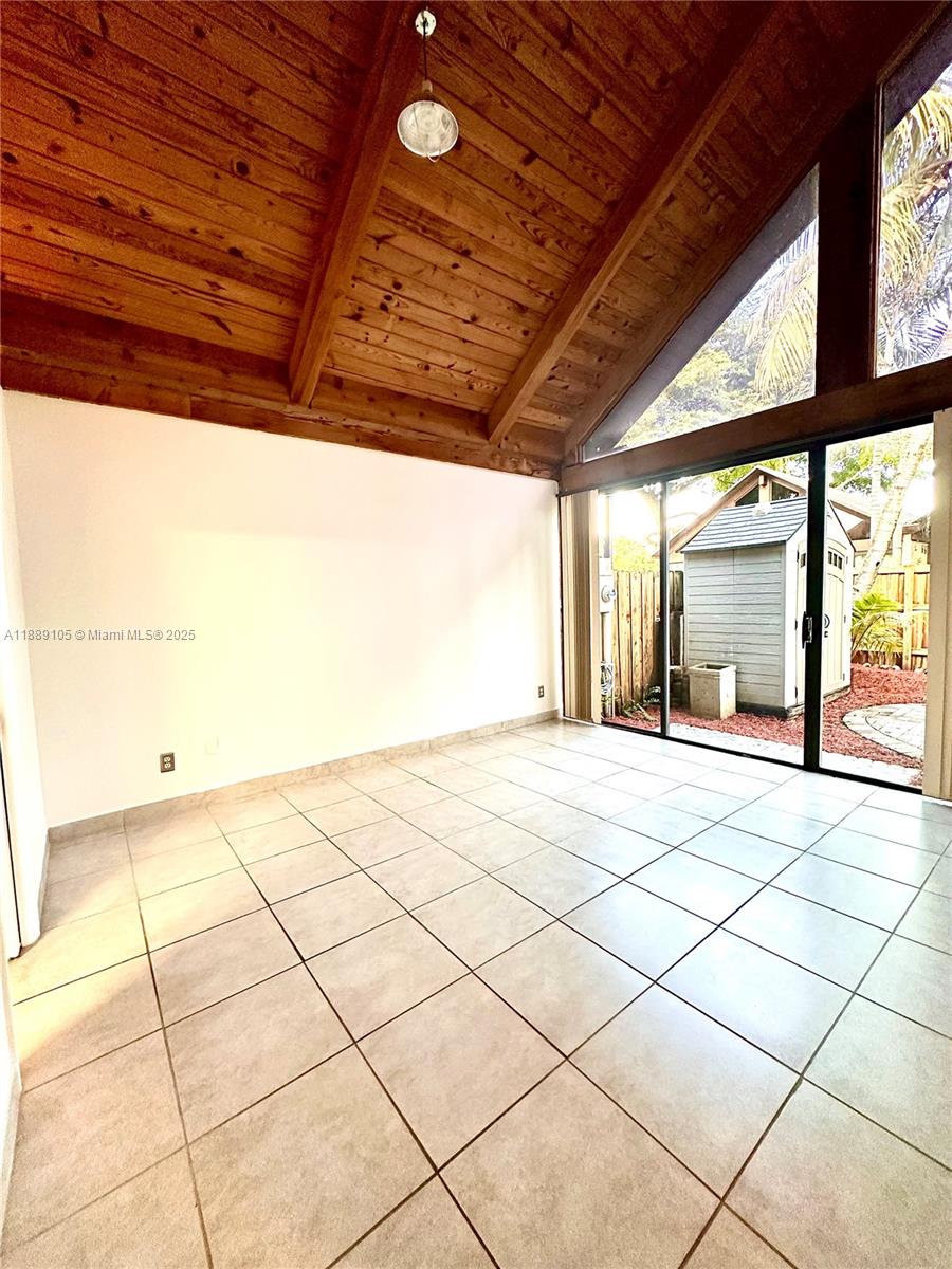 VILLAGE TOWNHOUSES JACARA - Residential Lease