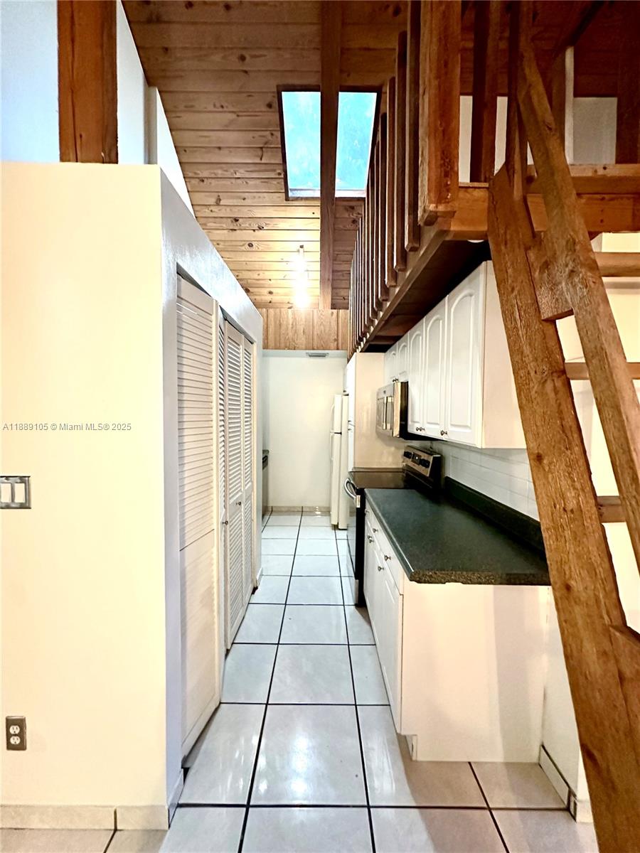 VILLAGE TOWNHOUSES JACARA - Residential Lease