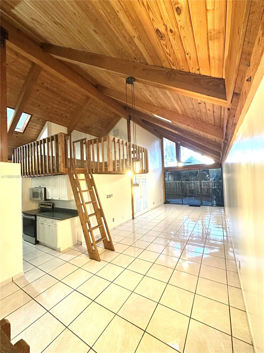 VILLAGE TOWNHOUSES JACARA - Residential Lease