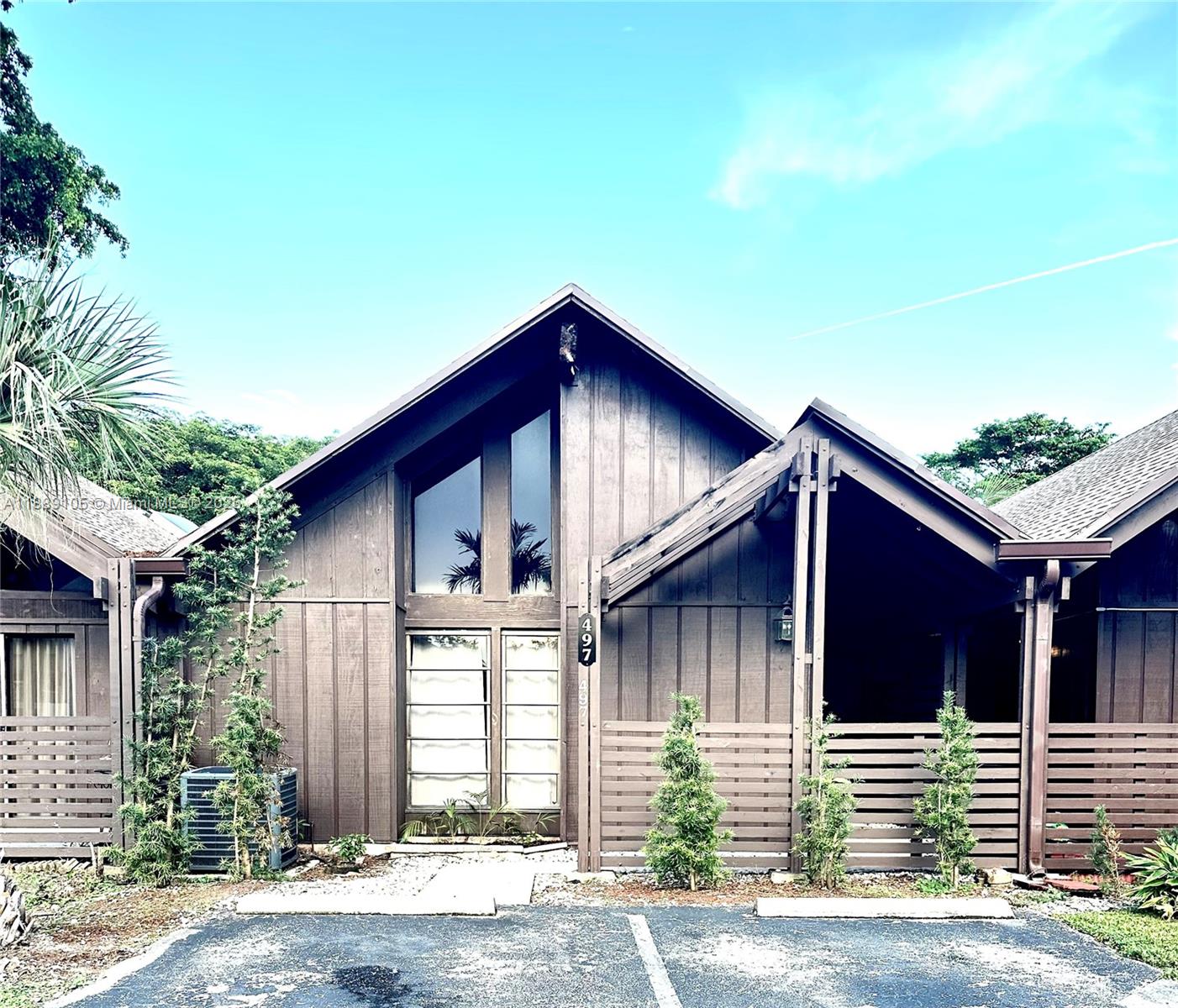 VILLAGE TOWNHOUSES JACARA - Residential Lease