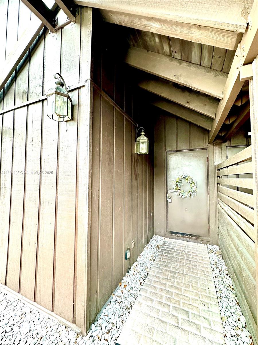 VILLAGE TOWNHOUSES JACARA - Residential Lease