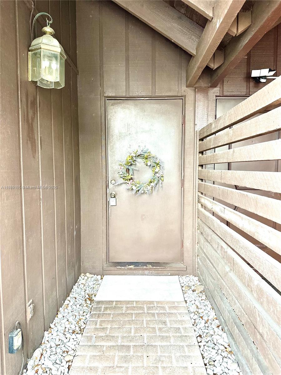 VILLAGE TOWNHOUSES JACARA - Residential Lease