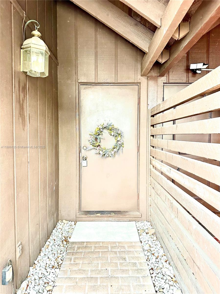 VILLAGE TOWNHOUSES JACARA - Residential Lease