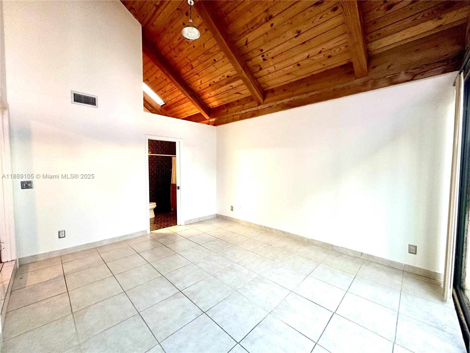 VILLAGE TOWNHOUSES JACARA - Residential Lease