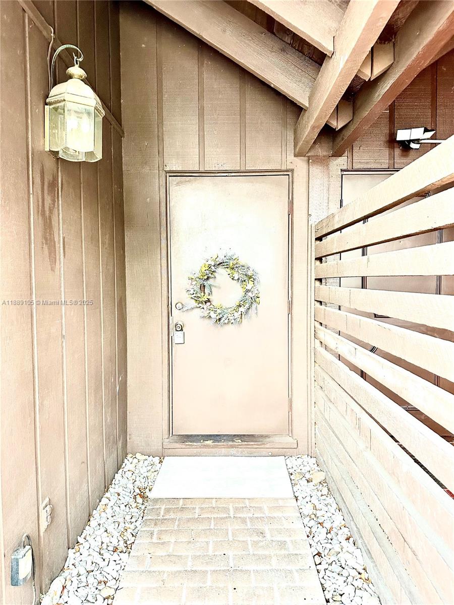 VILLAGE TOWNHOUSES JACARA - Residential Lease