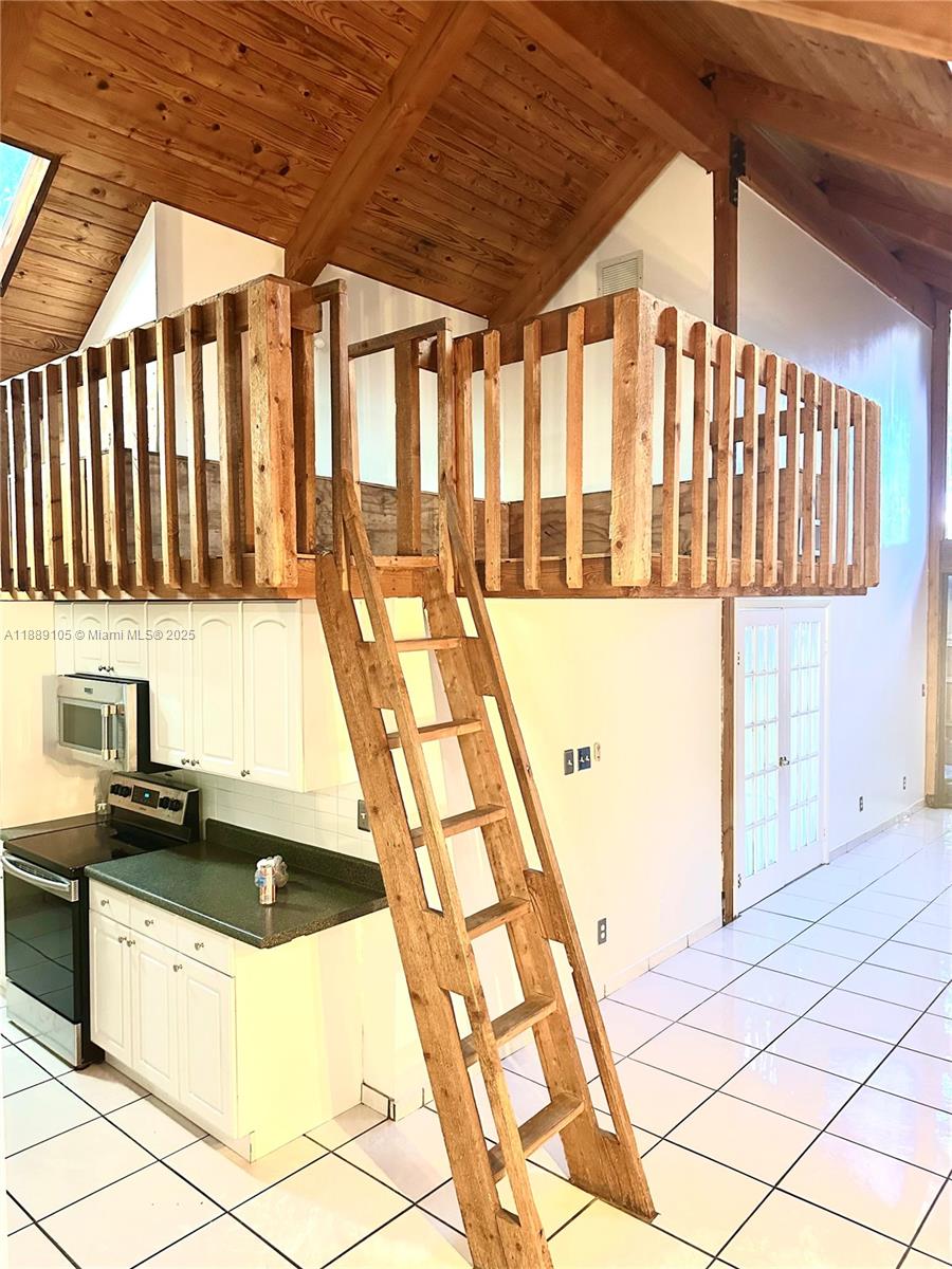 VILLAGE TOWNHOUSES JACARA - Residential Lease