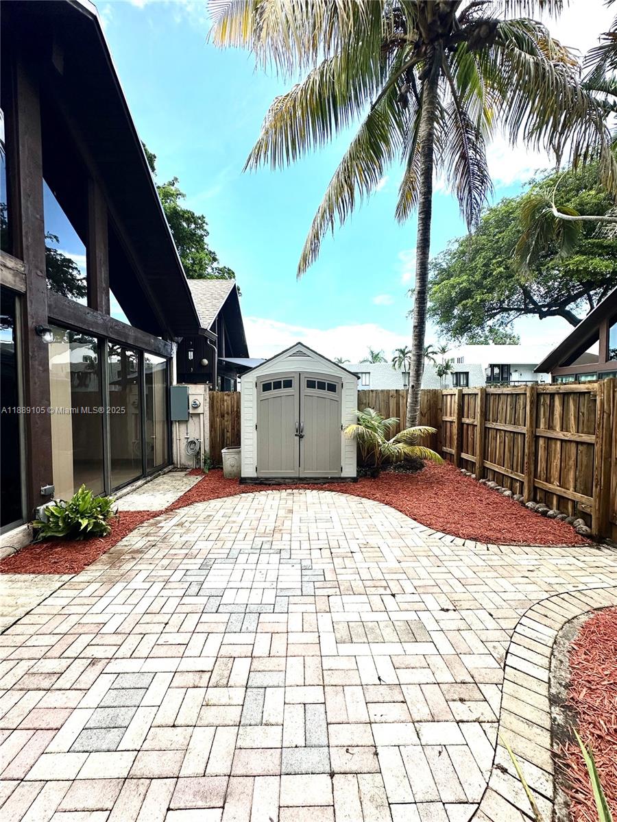 VILLAGE TOWNHOUSES JACARA - Residential Lease