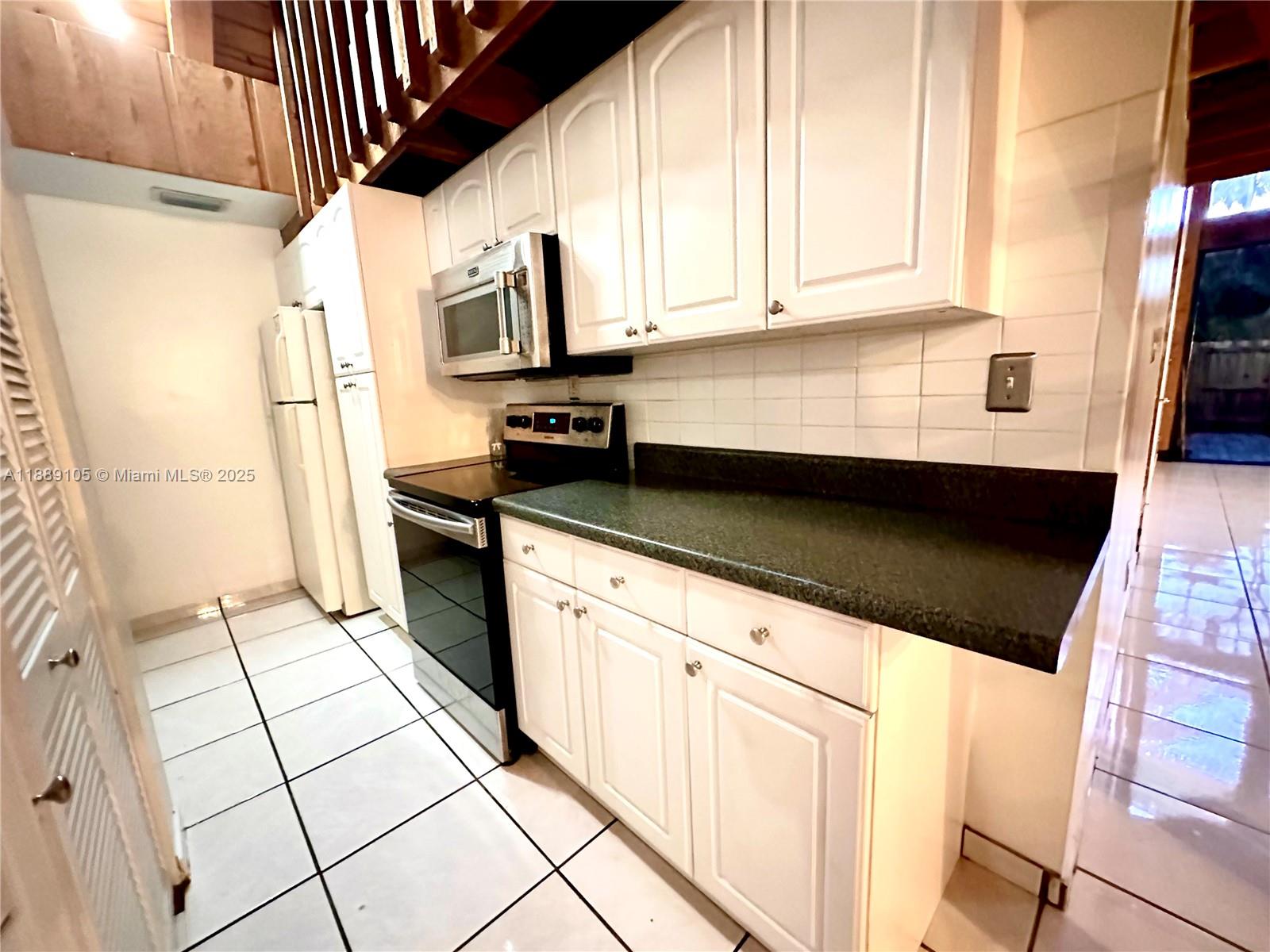 VILLAGE TOWNHOUSES JACARA - Residential Lease
