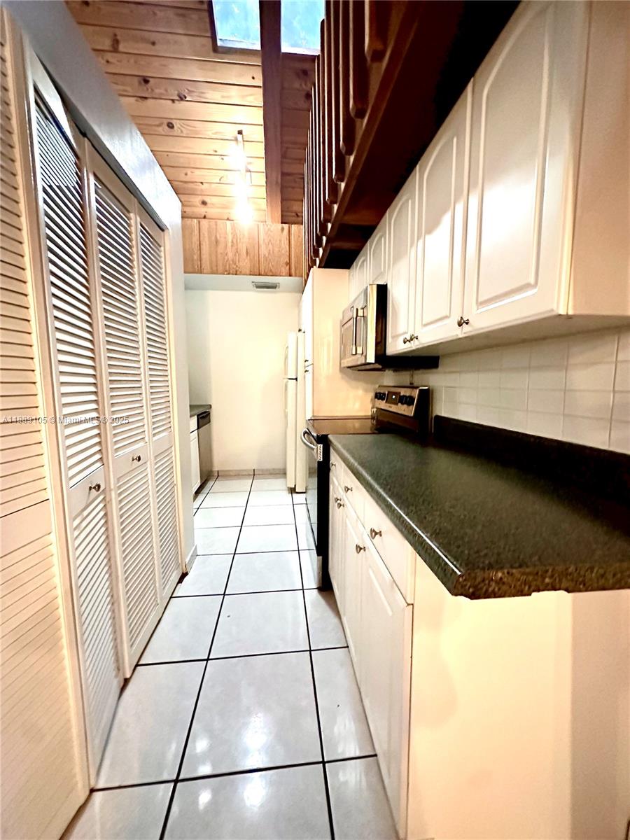 VILLAGE TOWNHOUSES JACARA - Residential Lease
