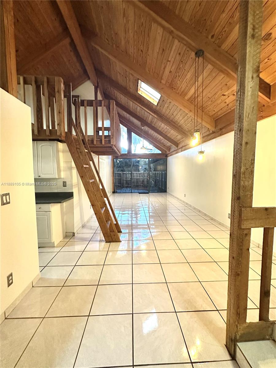 VILLAGE TOWNHOUSES JACARA - Residential Lease