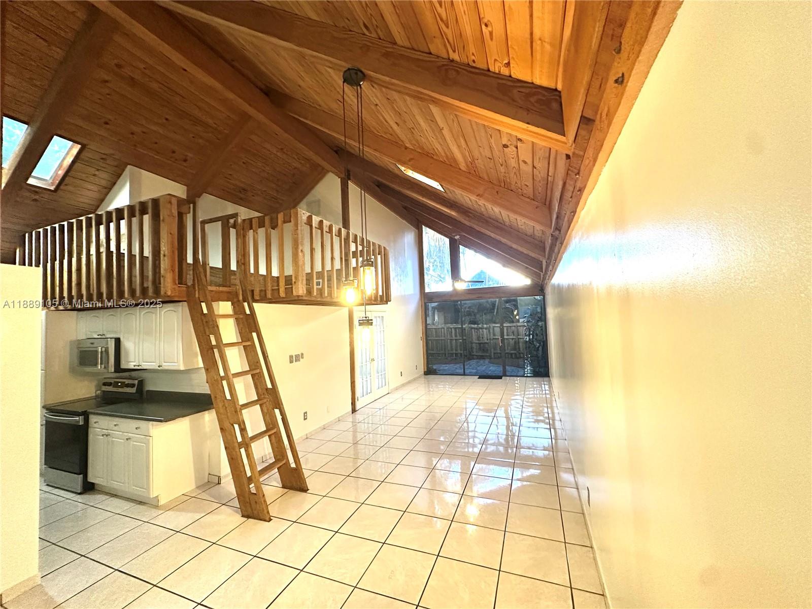 VILLAGE TOWNHOUSES JACARA - Residential Lease