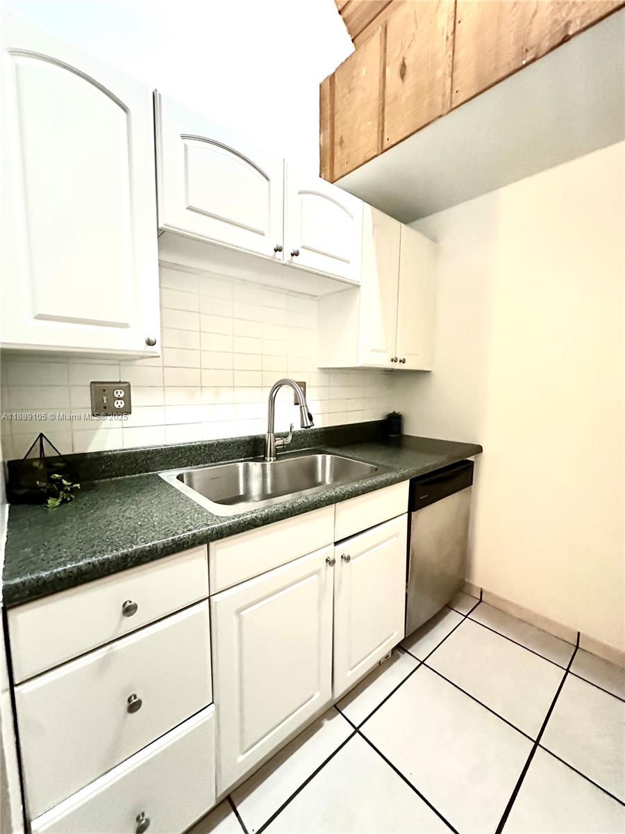 VILLAGE TOWNHOUSES JACARA - Residential Lease