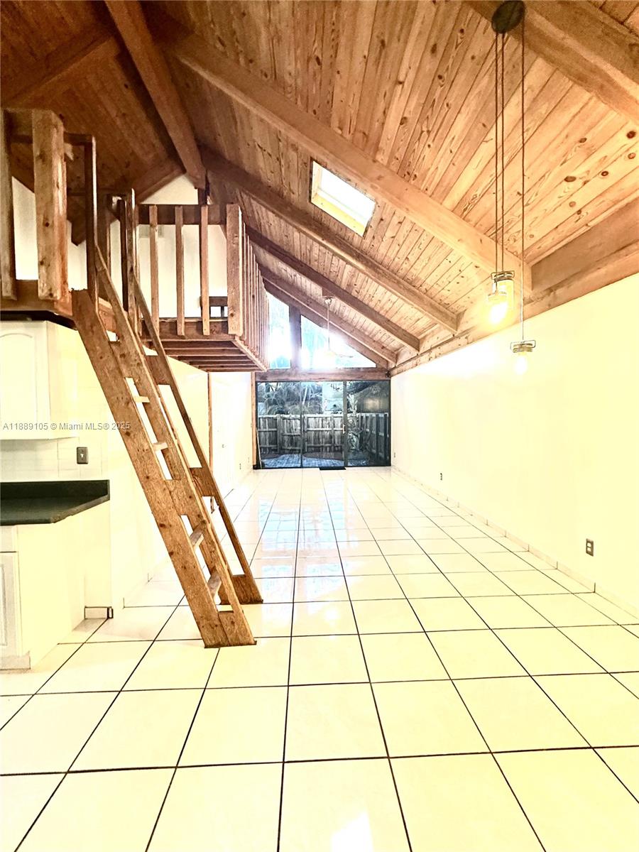 VILLAGE TOWNHOUSES JACARA - Residential Lease