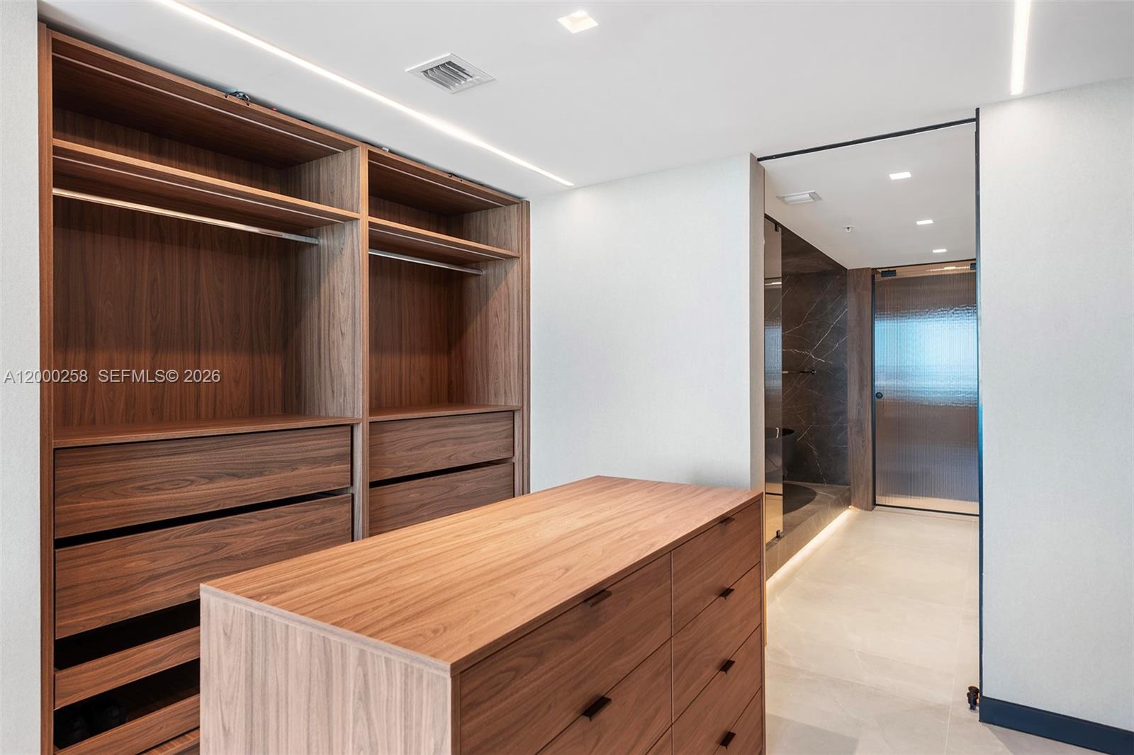 400 SUNNY ISLES CONDO EAST - Residential