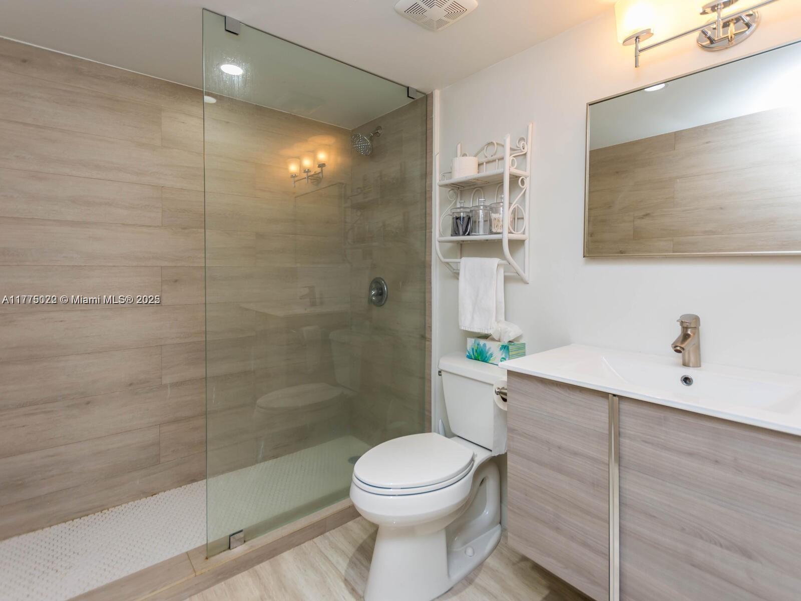 THE RIVIERA CONDO - Residential Lease