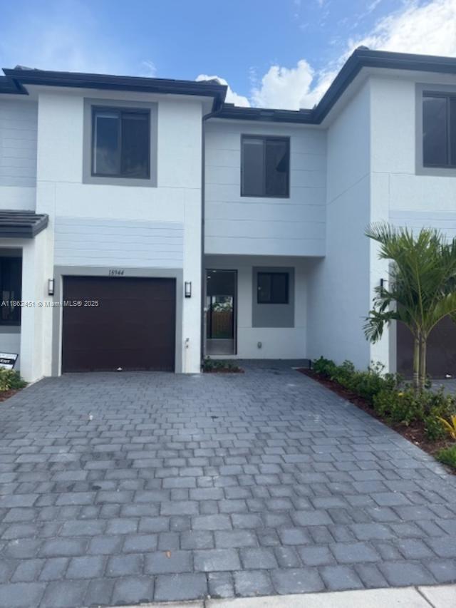 BRAND NEW 2 STORY TOWNHOME!!! Beautiful and spacious 3 beds and 2.5 bath townhouse with one car garage in Homestead. Modern open kitchen with SS appliances , modern white cabinets and elegant quartz countertops.