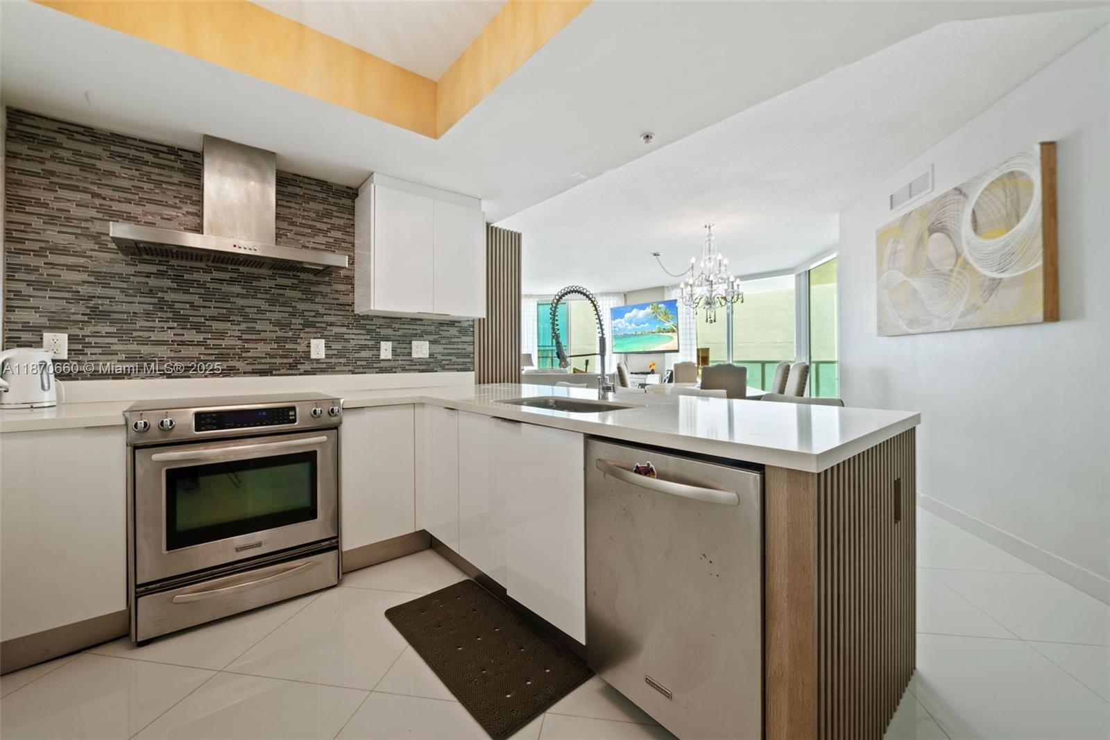 ST TROPEZ ON THE BAY 1 CO - Residential Lease