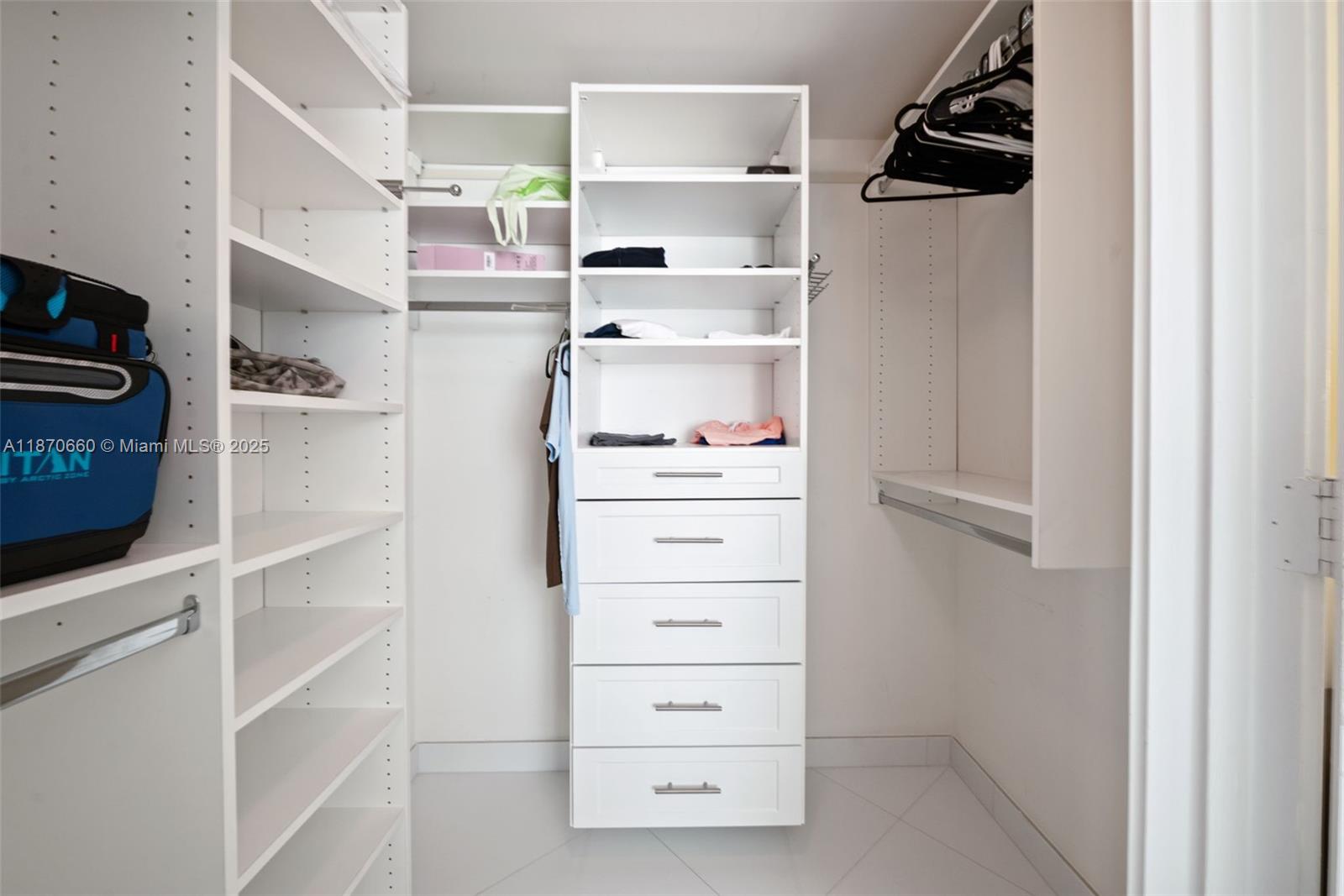 ST TROPEZ ON THE BAY 1 CO - Residential Lease