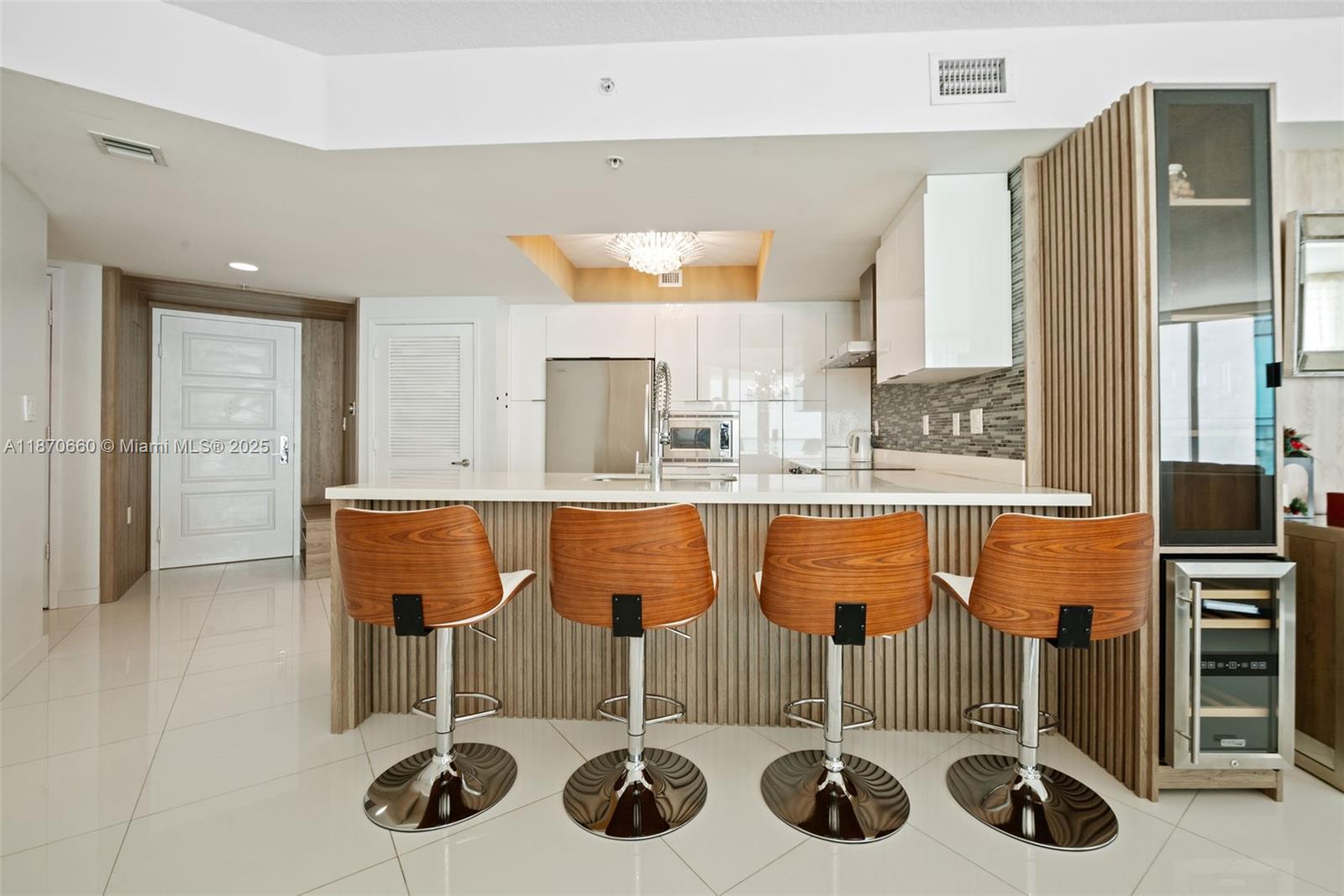 ST TROPEZ ON THE BAY 1 CO - Residential Lease