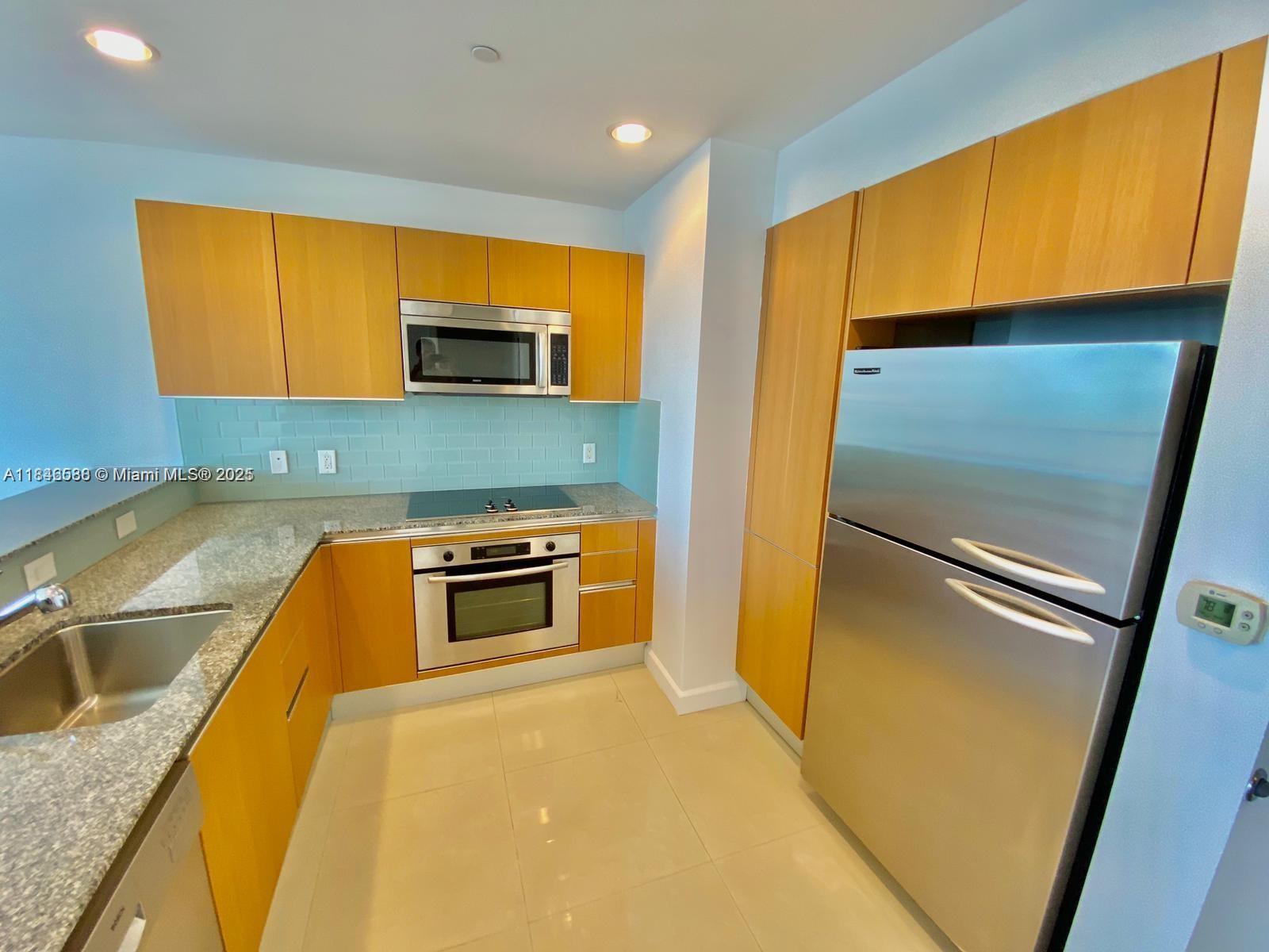 1060 Brickell Ave 3709