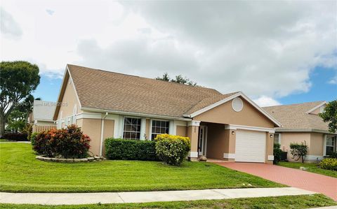 Photo of 203 N Moccasin Trl N, Jupiter, FL 33458 (MLS # A11887350)