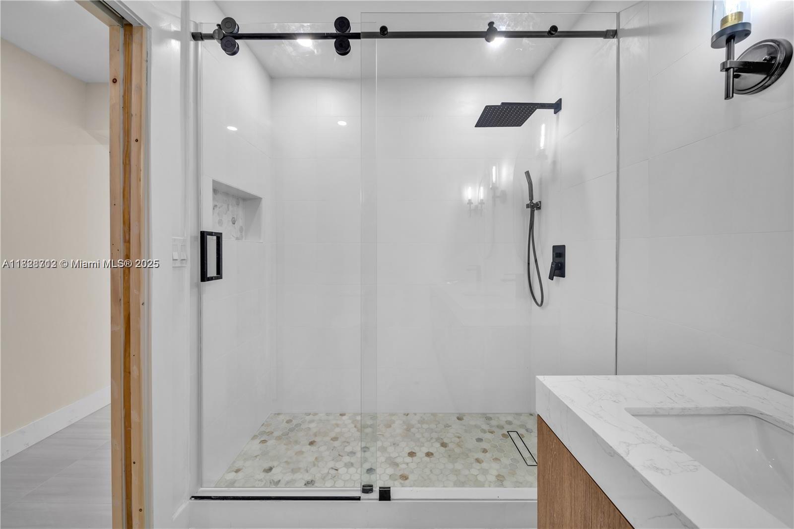 MILLER HEIGHTS SEC 8 - Residential Lease