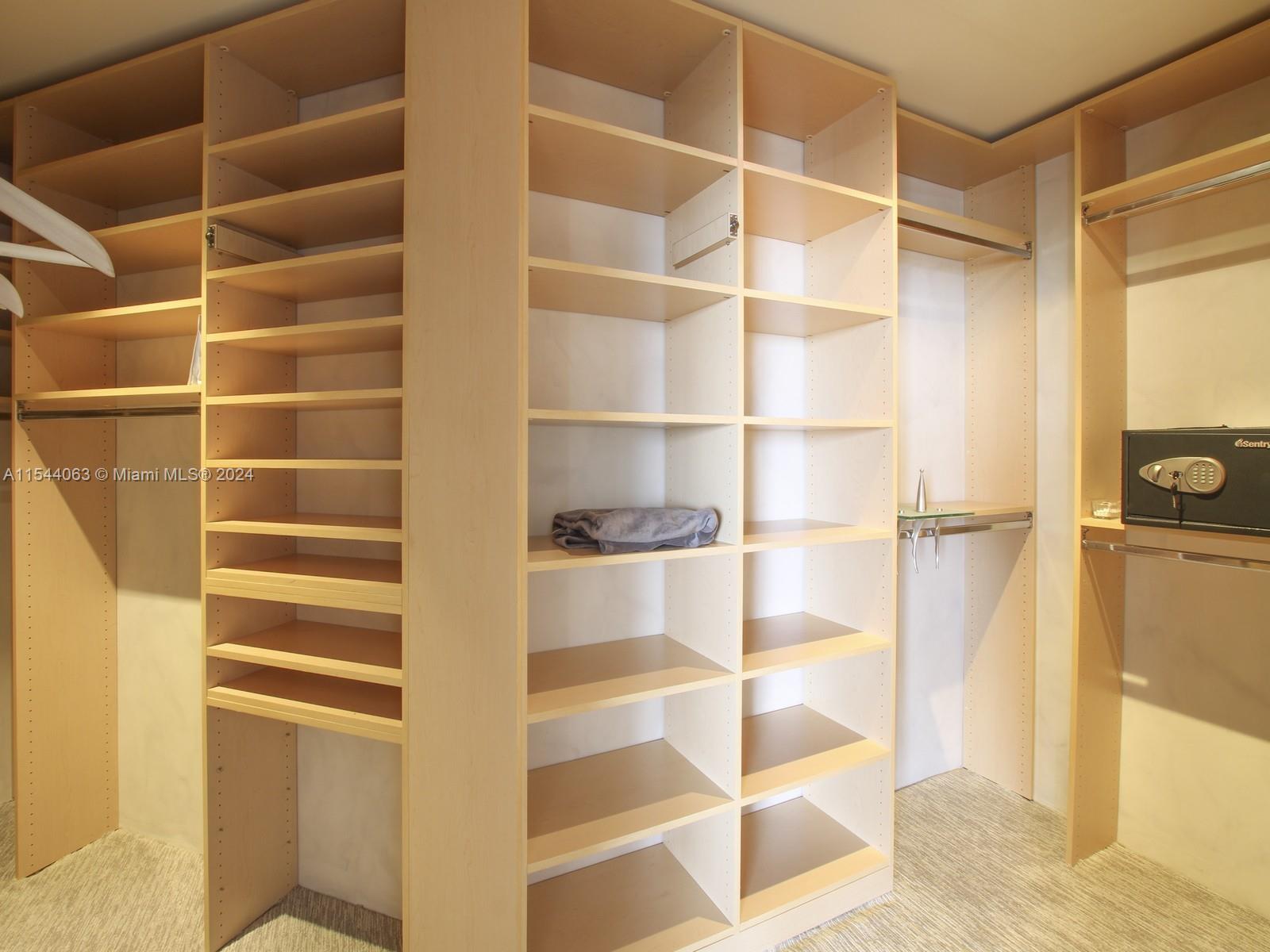 Williams Island 2000 - Residential Lease