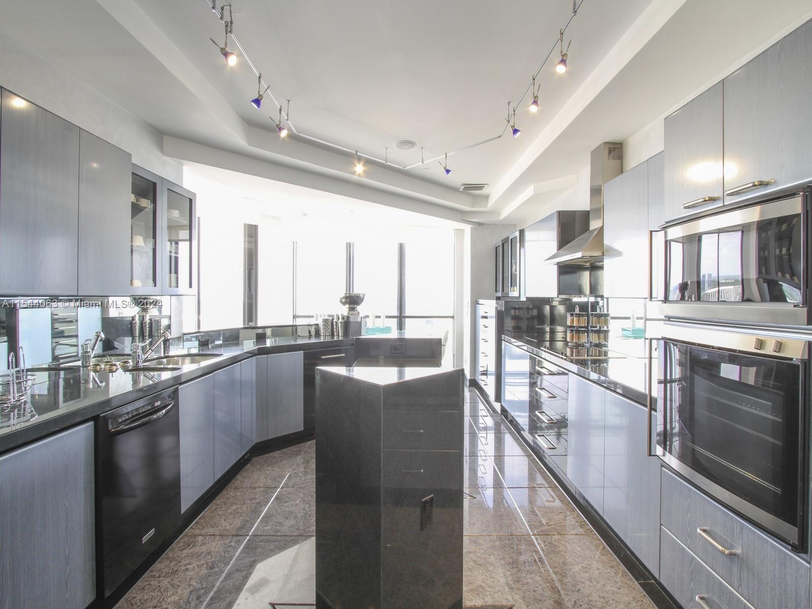 Williams Island 2000 - Residential Lease