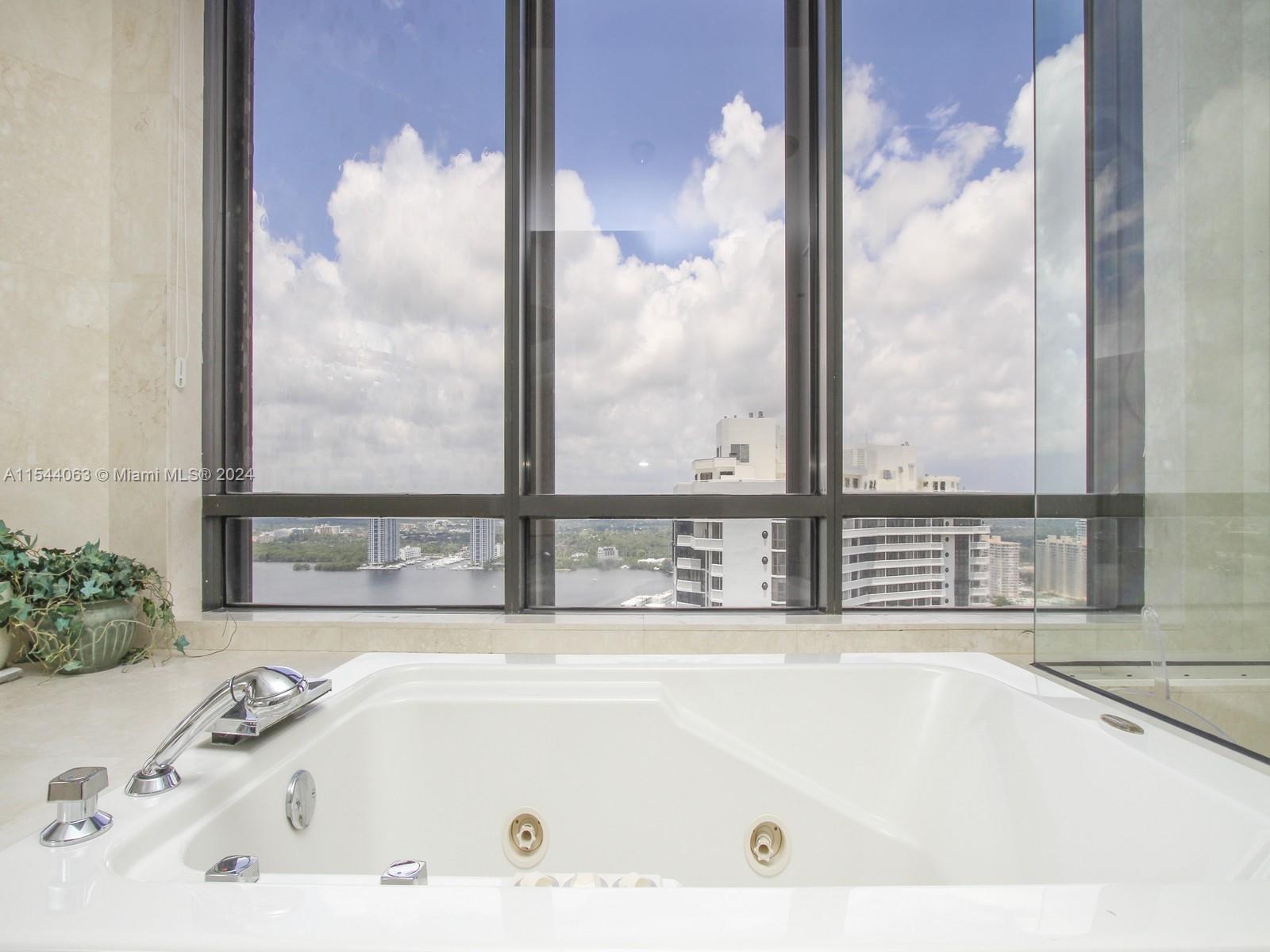 Williams Island 2000 - Residential Lease