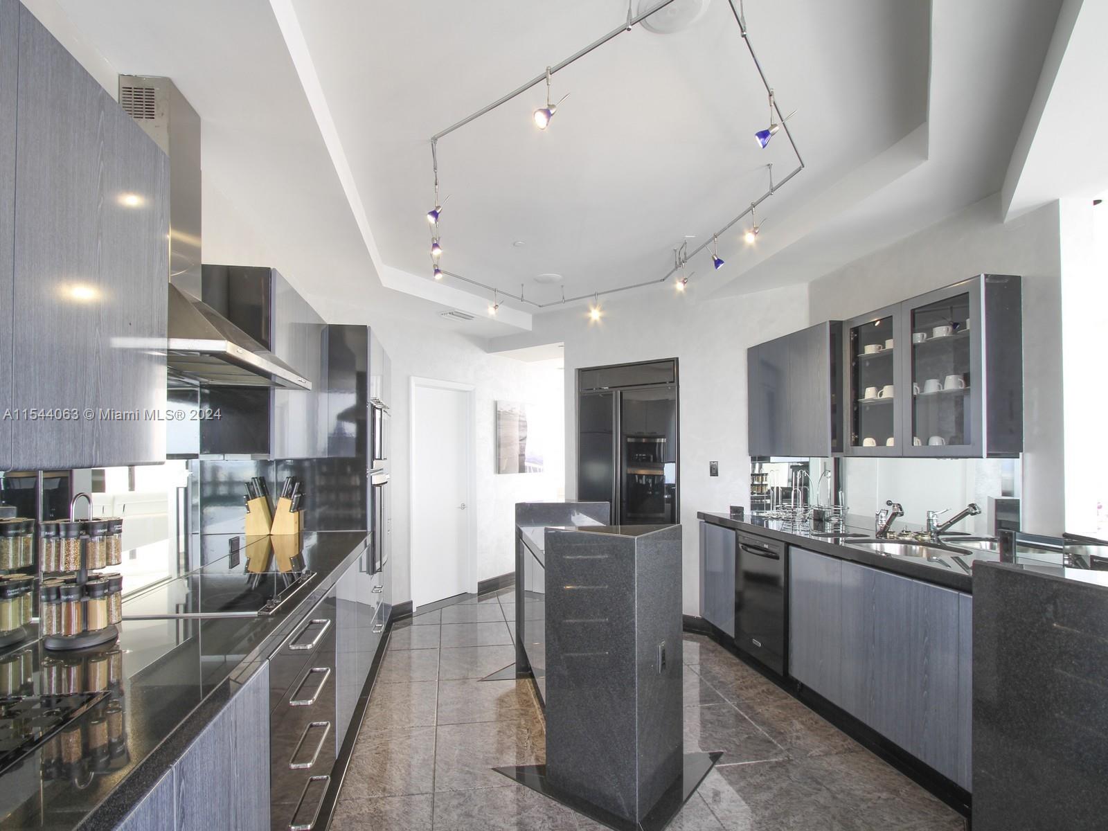 Williams Island 2000 - Residential Lease