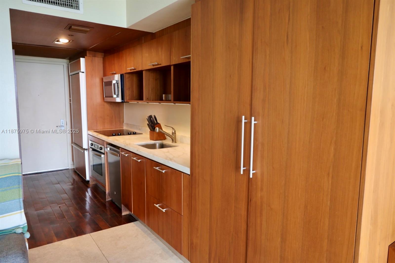 50 BISCAYNE CONDO - Residential