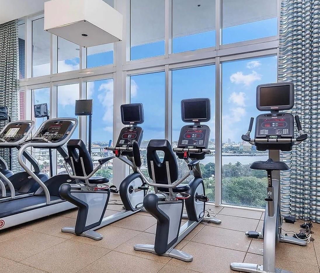 50 Biscayne Blvd 606