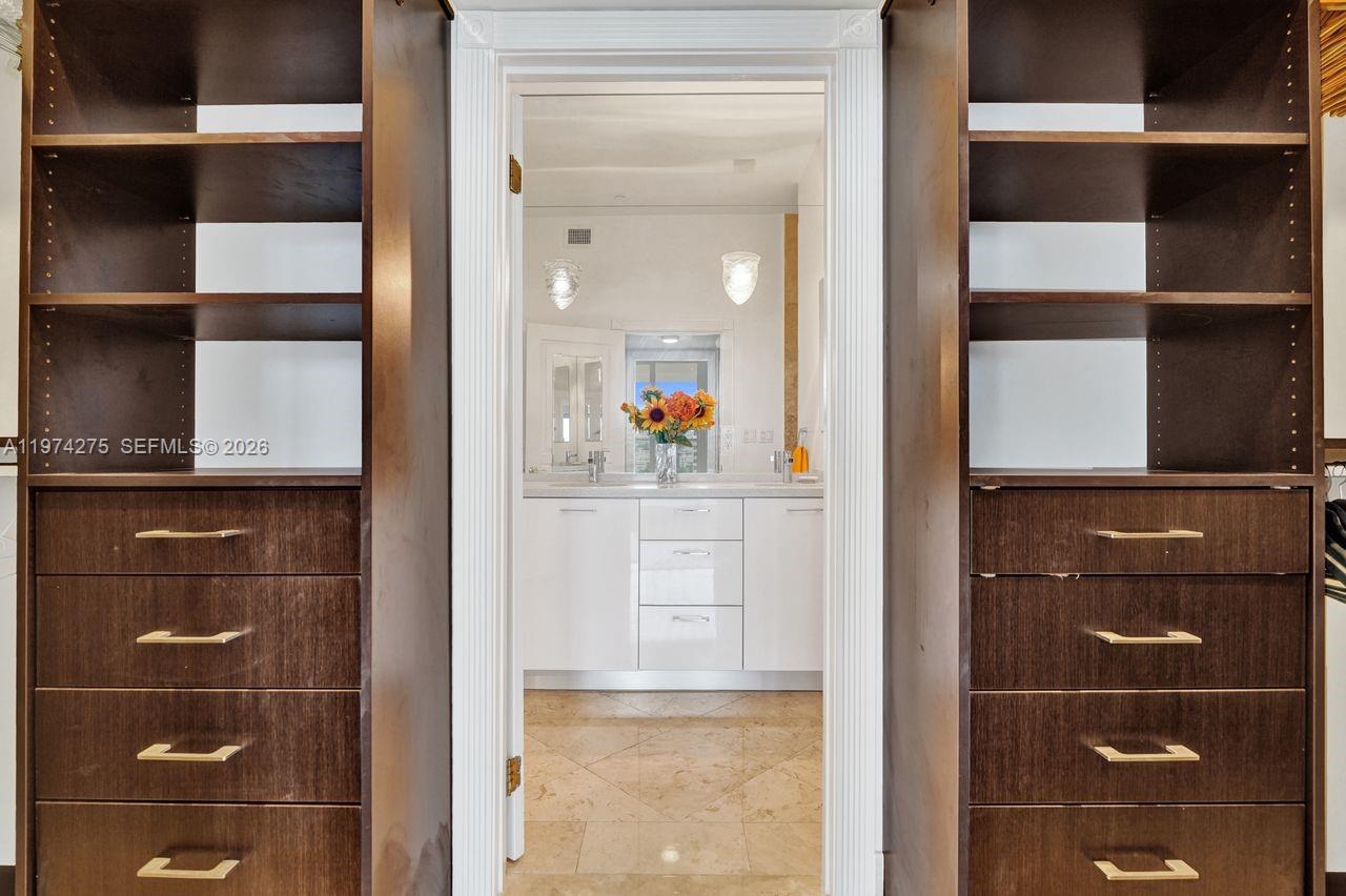 THE DECOPLAGE CONDO - Residential