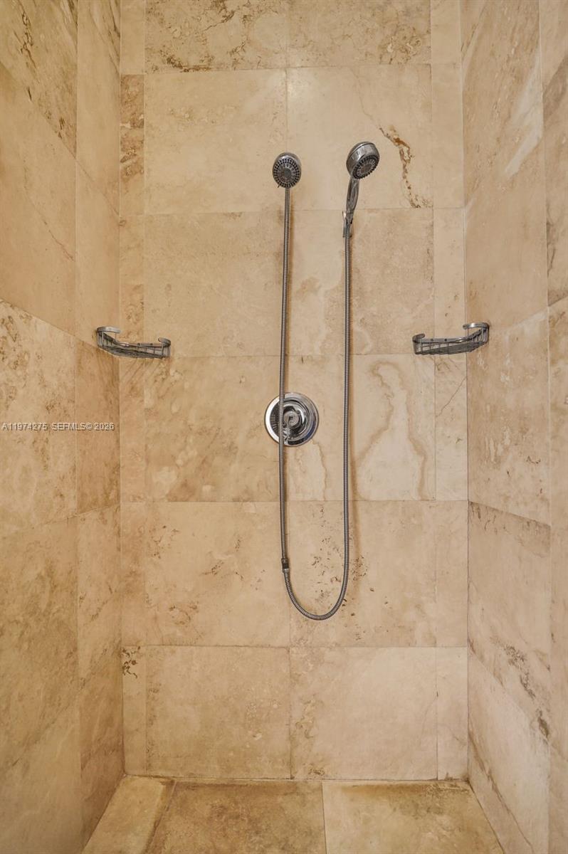 THE DECOPLAGE CONDO - Residential